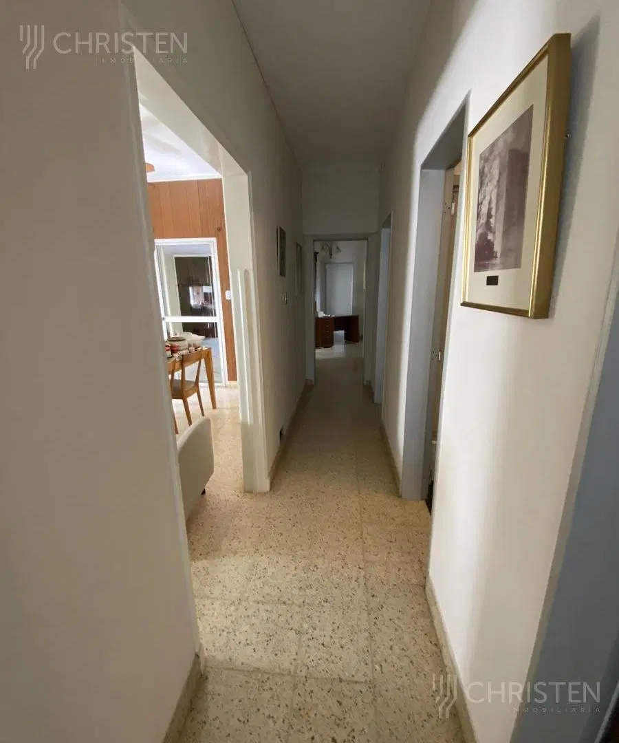 Casa en  venta. 3 dormitorios + 2 baños + patio + cochera 5