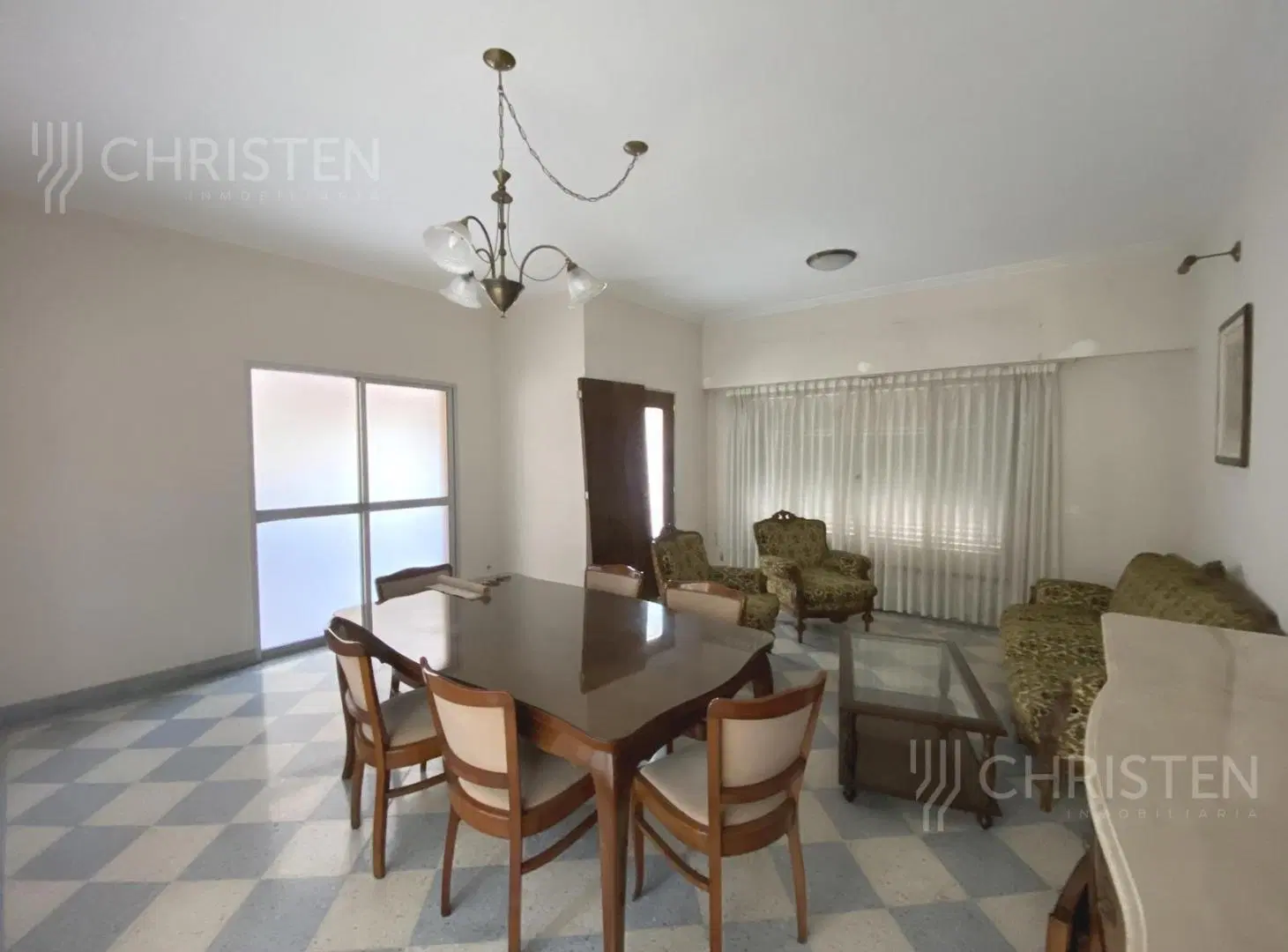 Casa en  venta. 3 dormitorios + 2 baños + patio + cochera 2