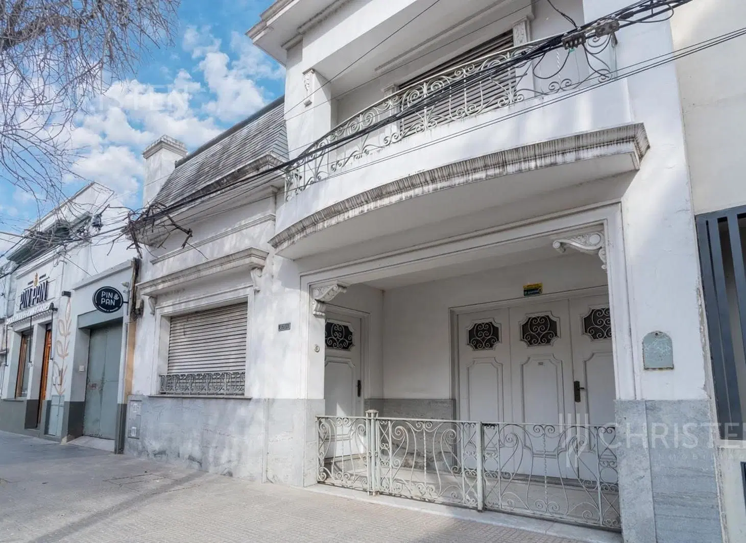 Casa en venta de 4 habitaciones patio y cochera Barrio Constituyentes 3