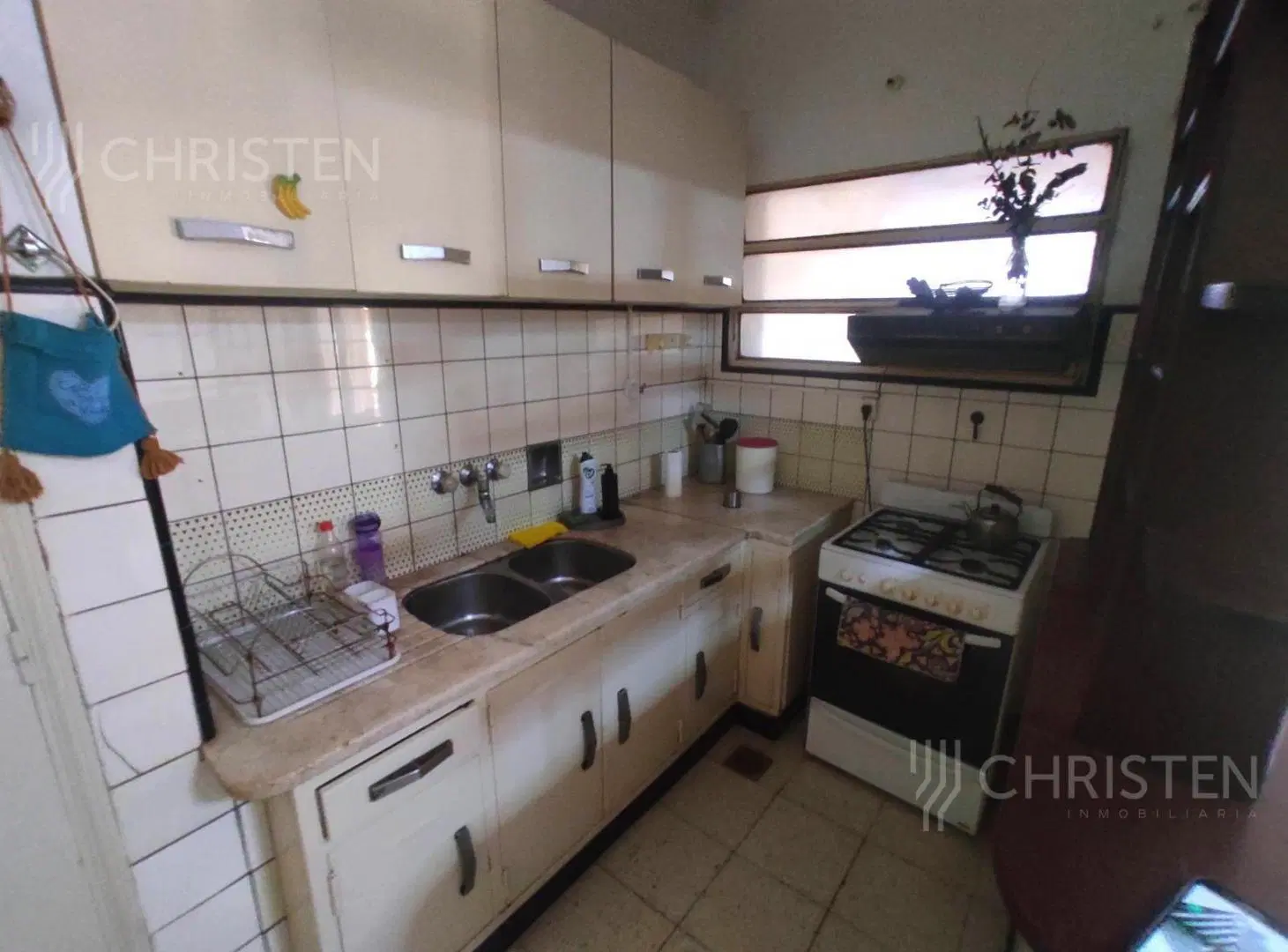 Casa venta 3 dormitorios con patio y cochera Barrio Roma Christen vende 2
