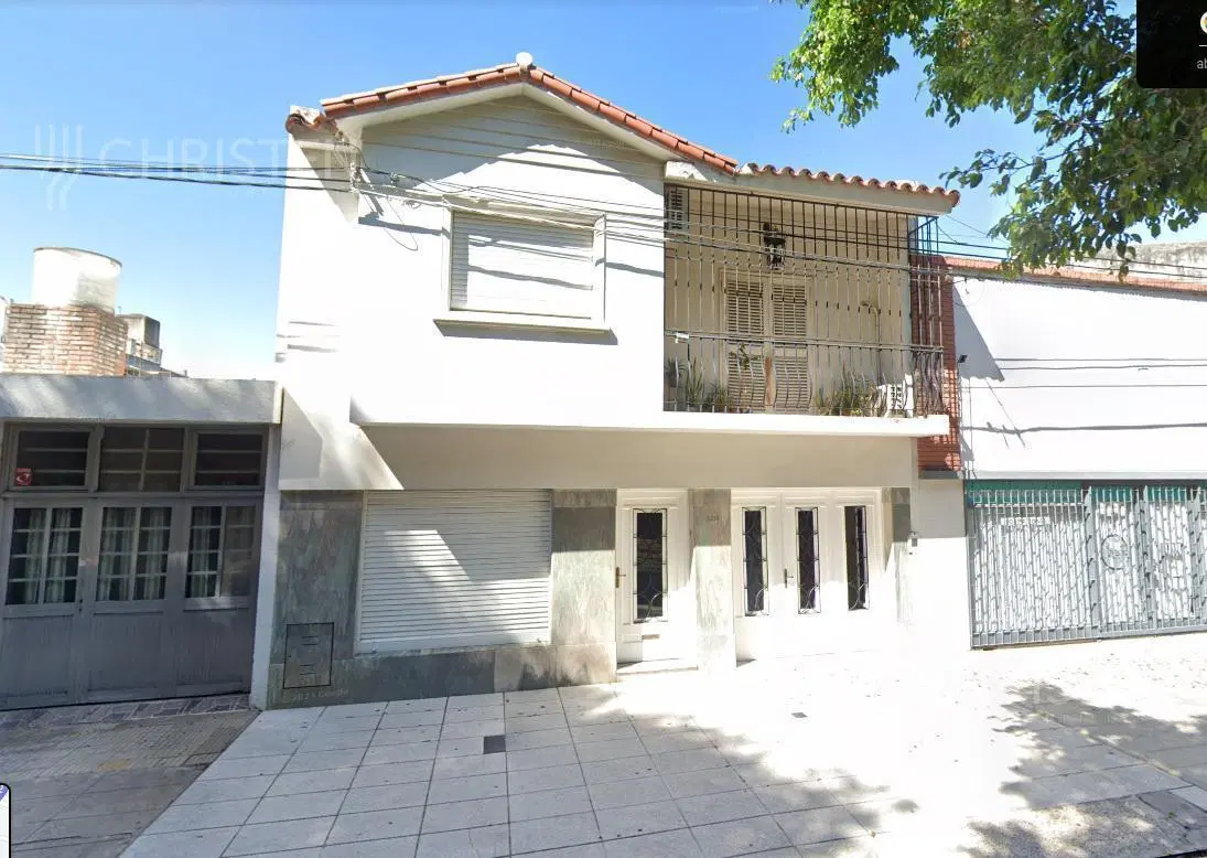 Casa venta 3 dormitorios con patio y cochera Barrio Roma Christen vende 3