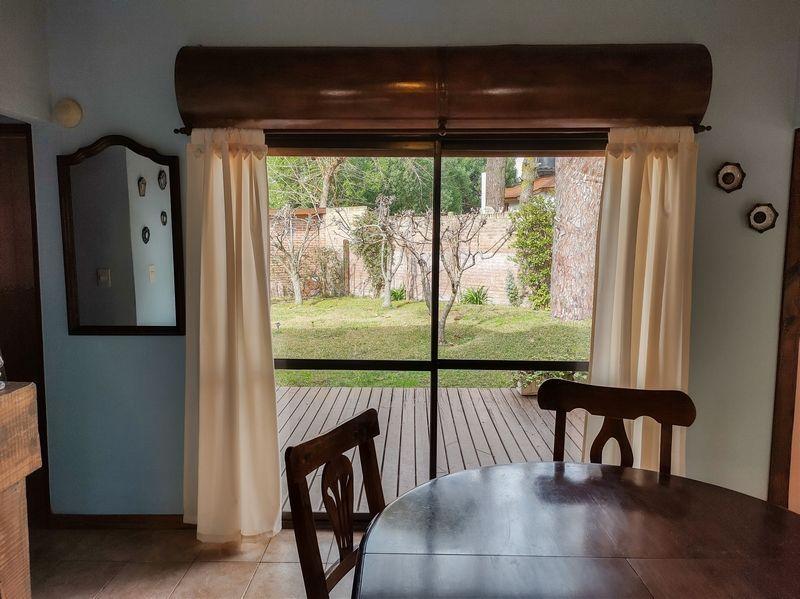 Casa con 3 habitaciones, Cochera y Jardín - Villa Gesell
