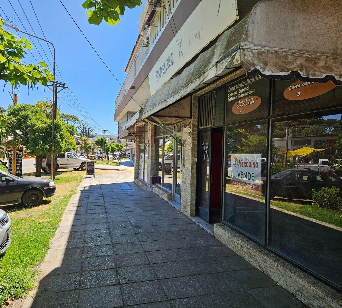 Local en muy buena zona comercial