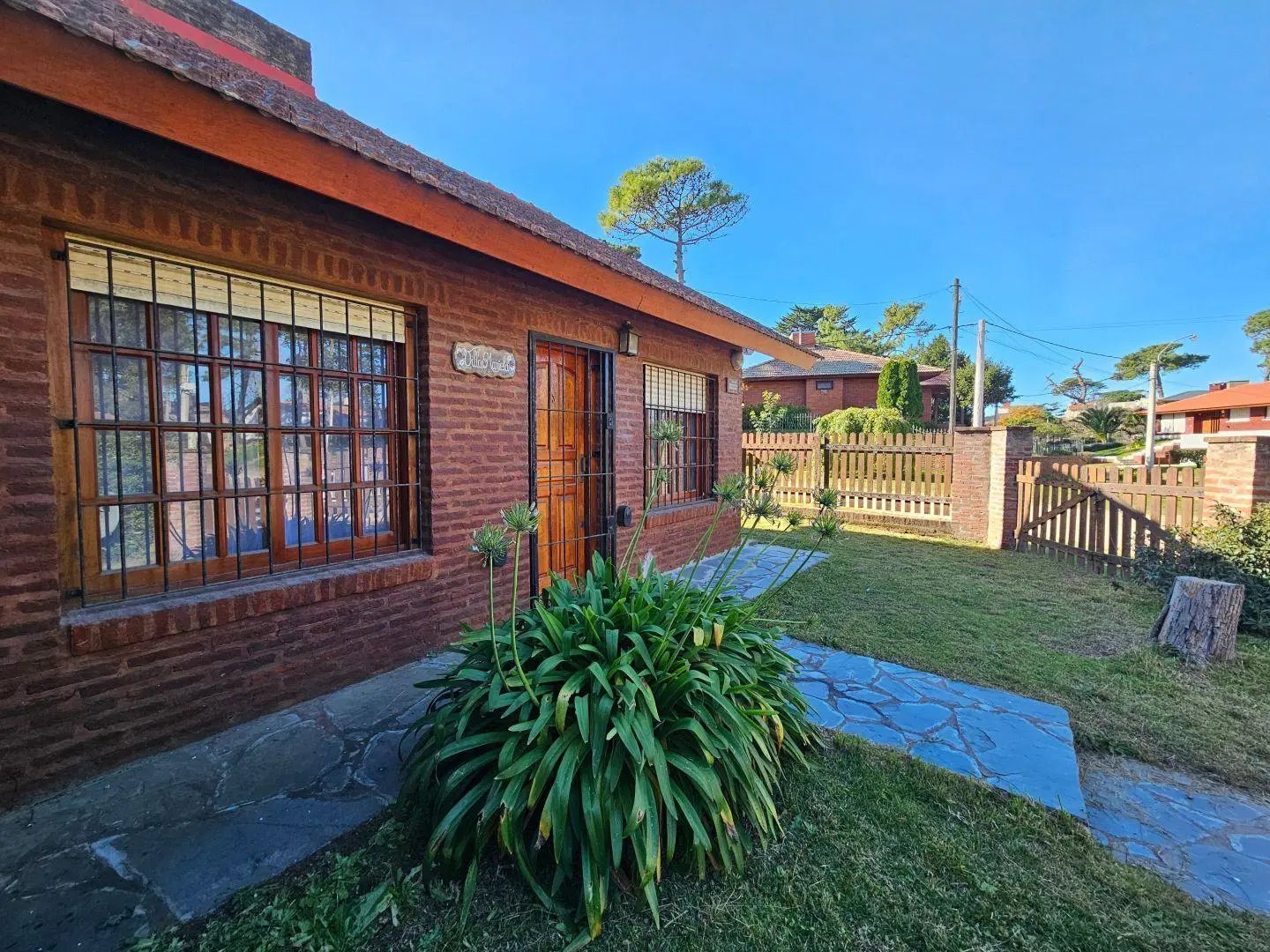 Duplex con patio y gas natural en muy linda zona 5