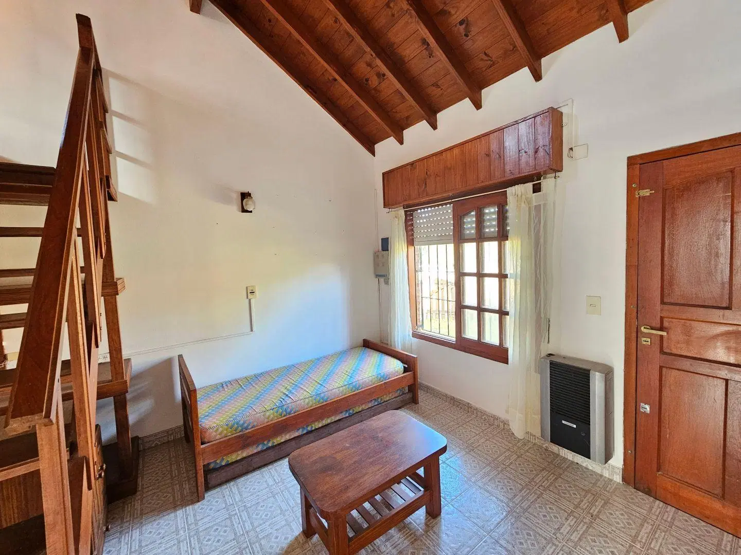 Duplex con patio y gas natural en muy linda zona 1
