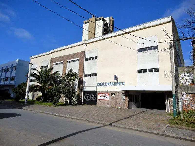 Estacionamiento con 91 cocheras - Zona centro - Villa Gesell 2