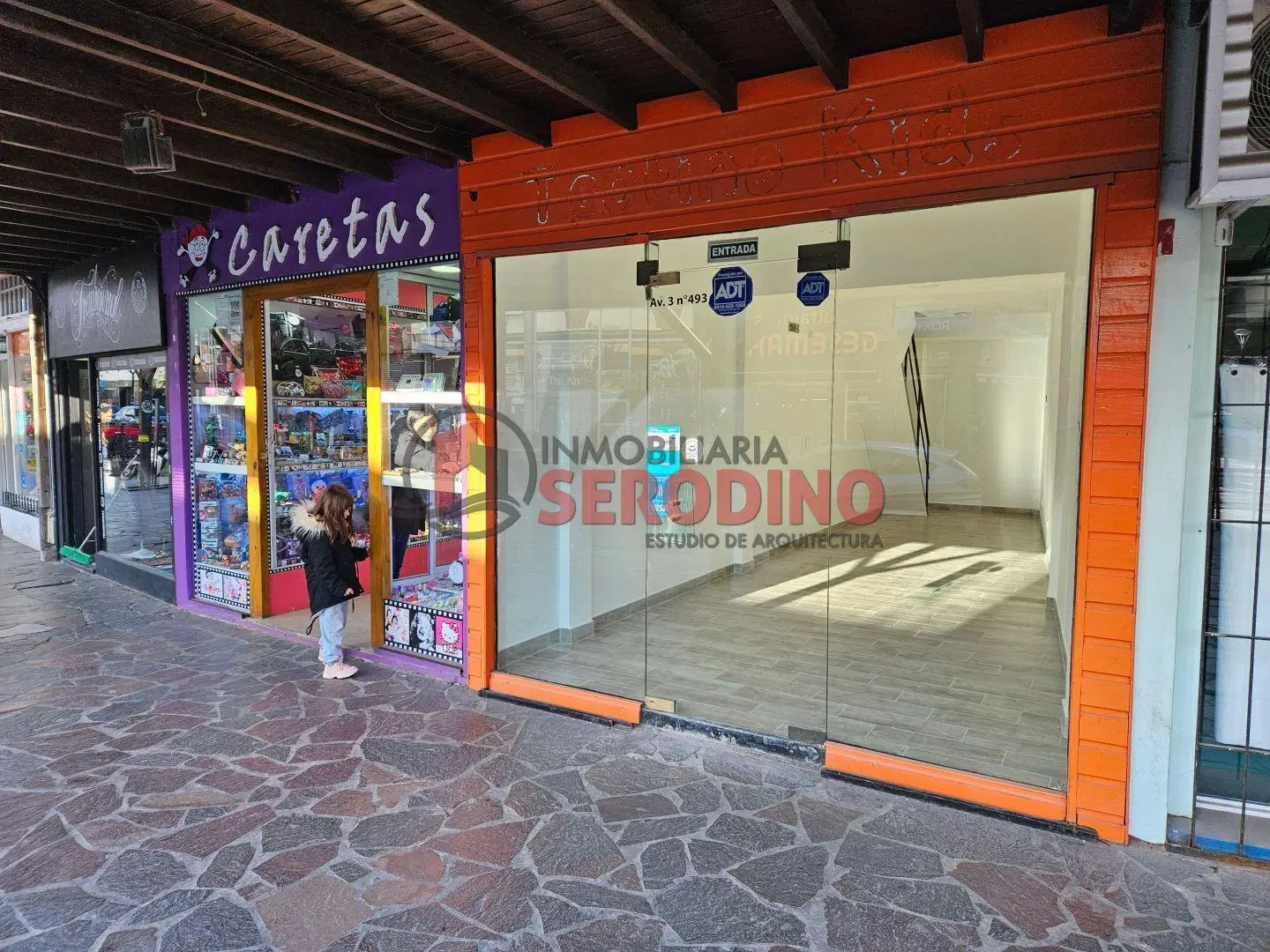 Local en pleno centro de Villa Gesell - Sobre peatonal 4