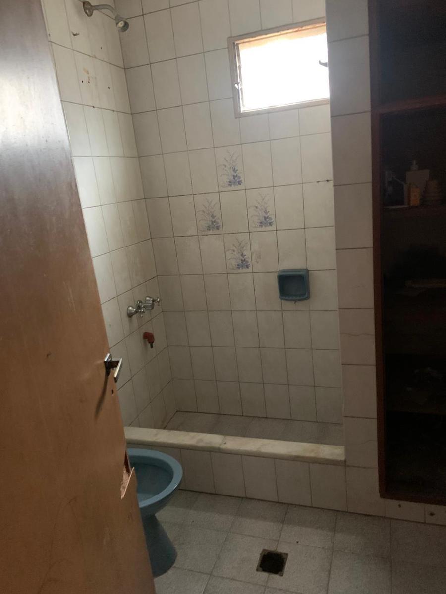 CASA A REFACCIONAR EN EXCELENTE UBICACION!!