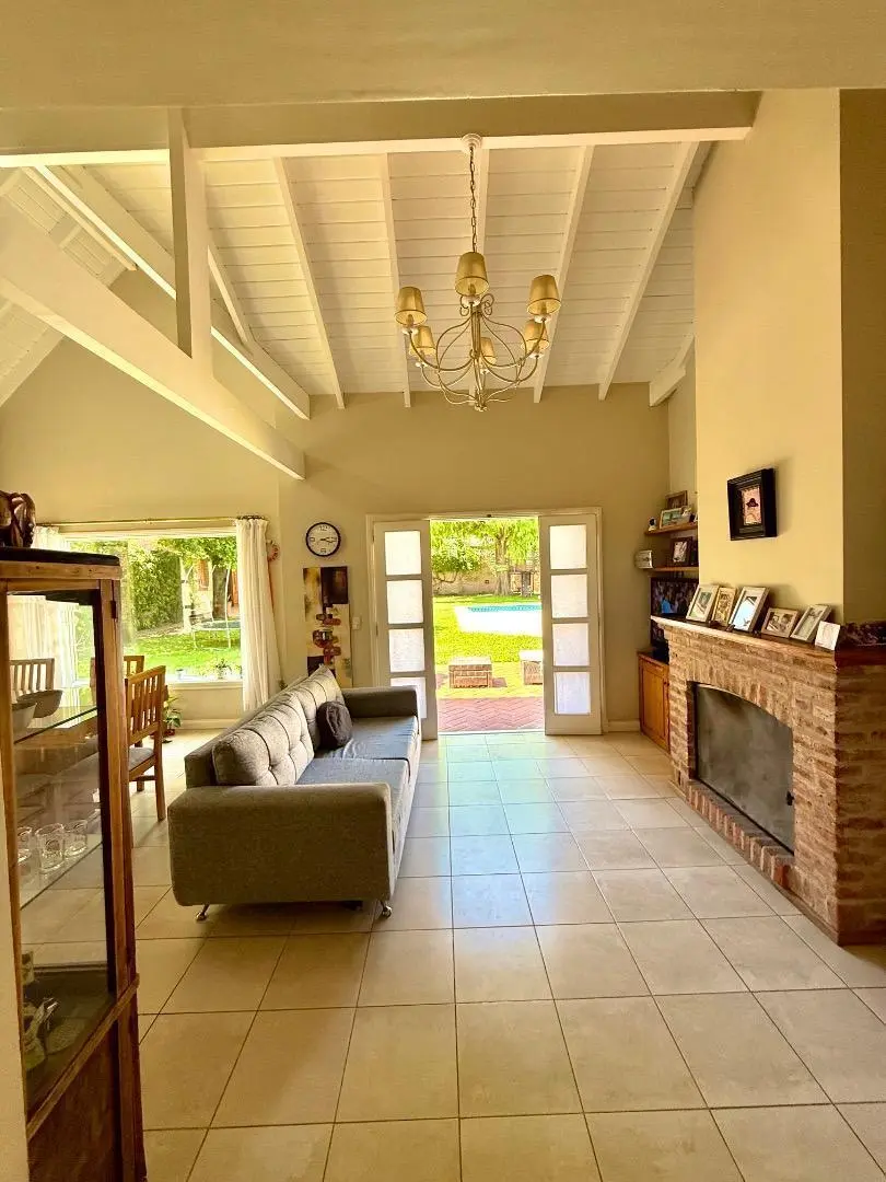 Imponente casa de categoría en venta Monte Grande 3