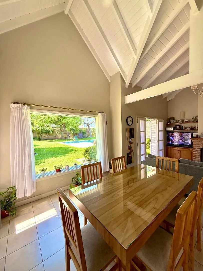 Imponente casa de categoría en venta Monte Grande 4