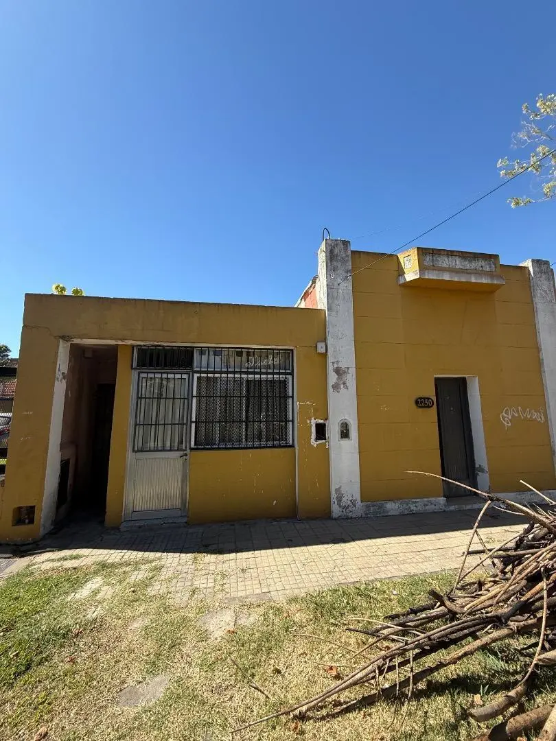 Casa a Reciclar en la mejor zona de José mármol 3