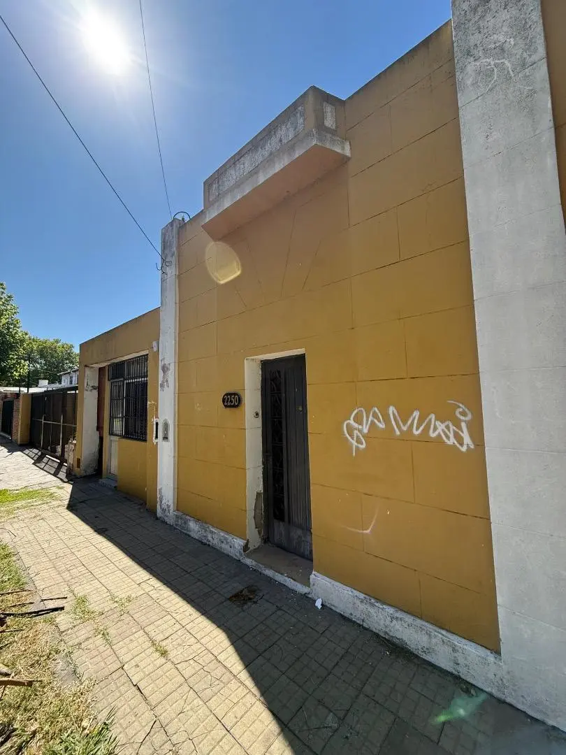 Casa a Reciclar en la mejor zona de José mármol 4