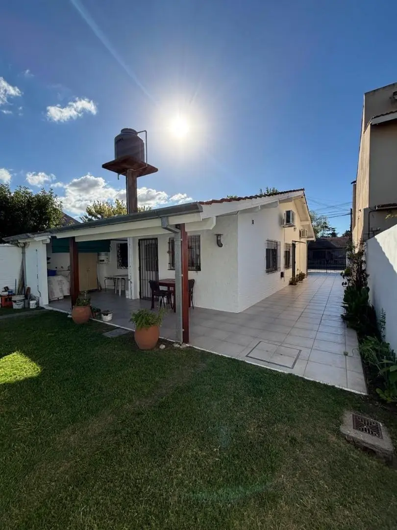 Casa en venta de 4 ambientes excelente ubicación 4