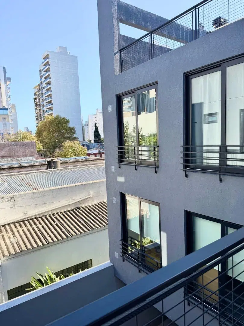 Monoambiente en venta con terraza propia en Banfield 3