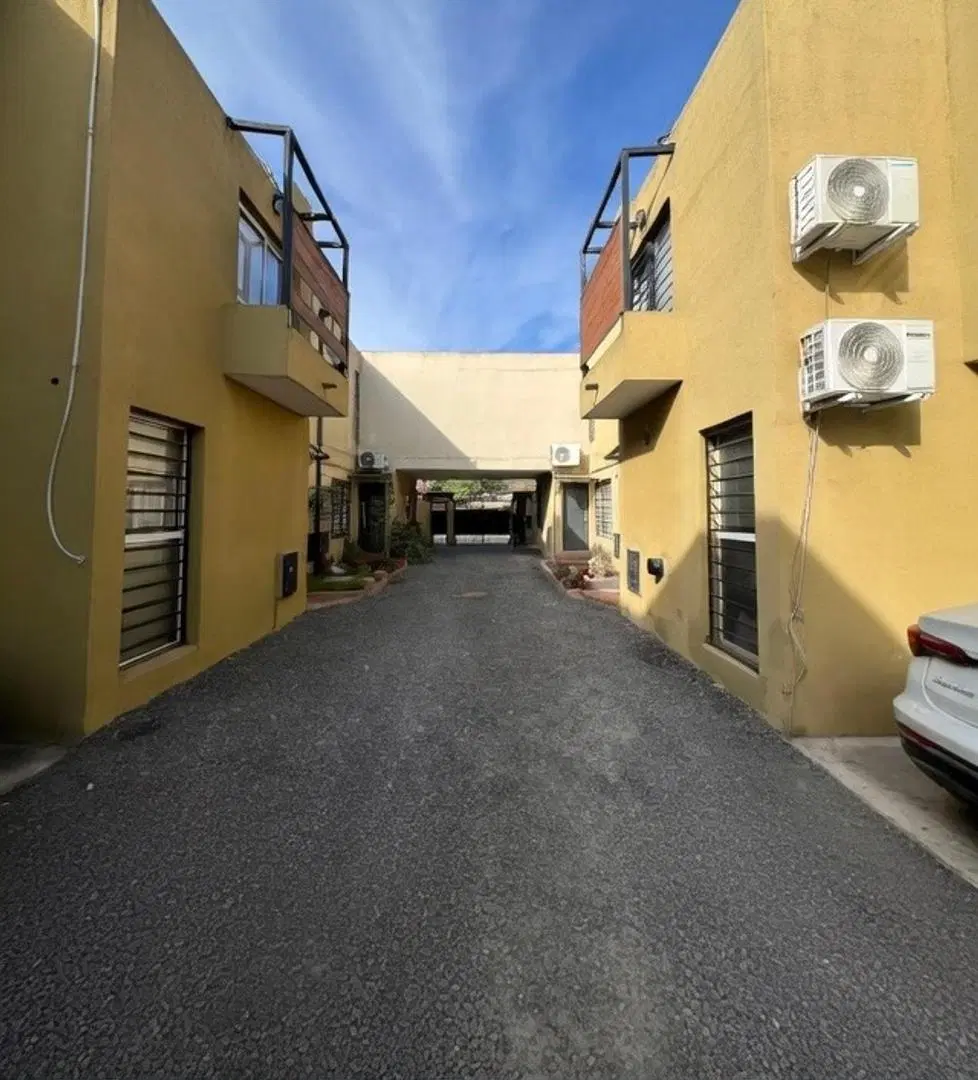 Duplex en venta 3 ambientes en Luis Guillon 5