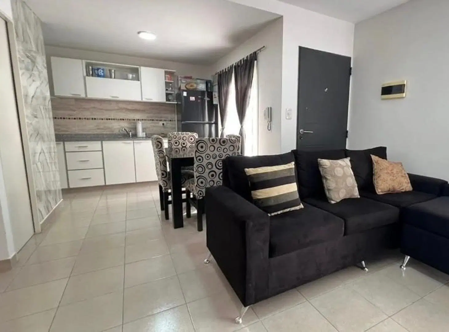 Duplex en venta 3 ambientes en Luis Guillon 2