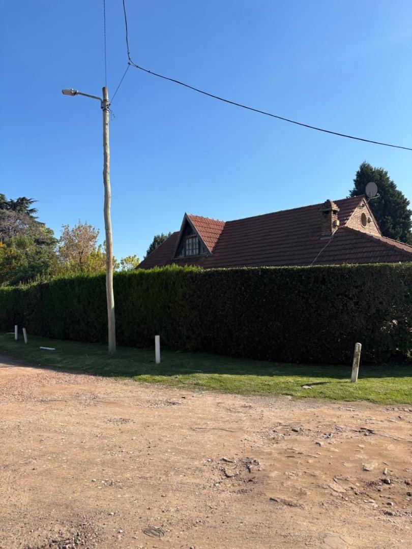 Casa en venta en Luis Guillon con amplio lote