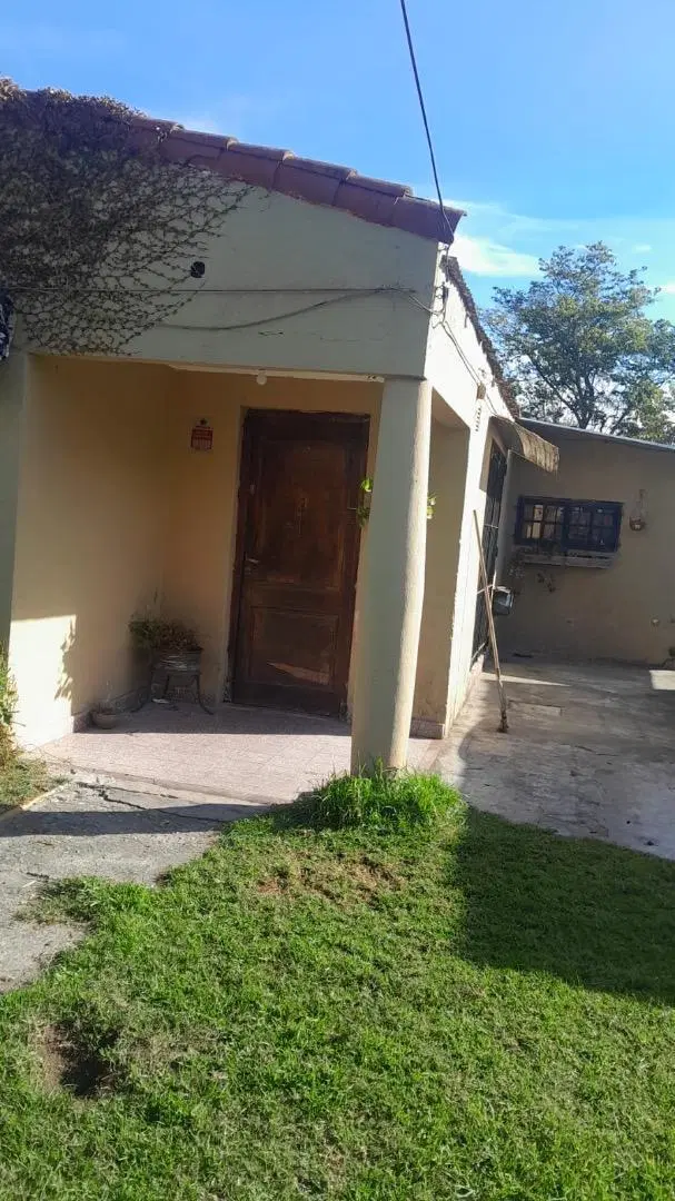 Casa en venta en José mármol de 4 ambientes 4