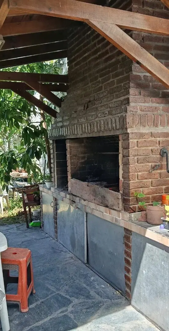 Casa en venta con gran lote en José mármol 3