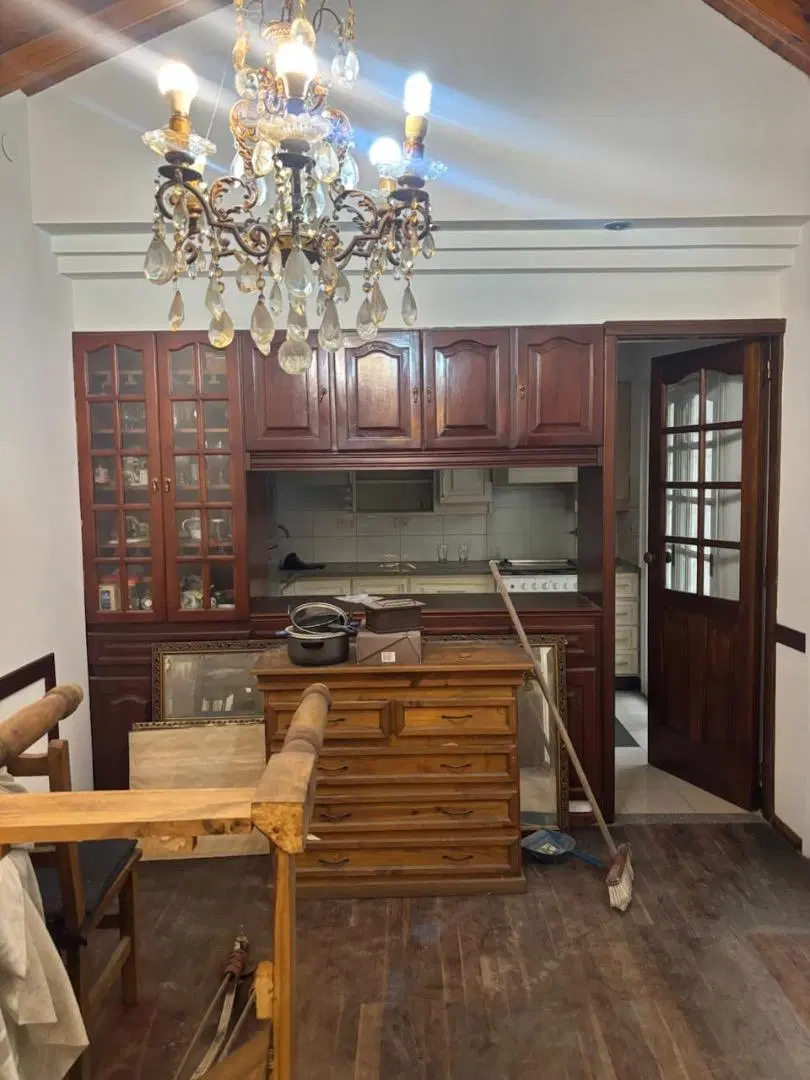 Casa en alquiler sobre Av espora Adrogué con cochera 4