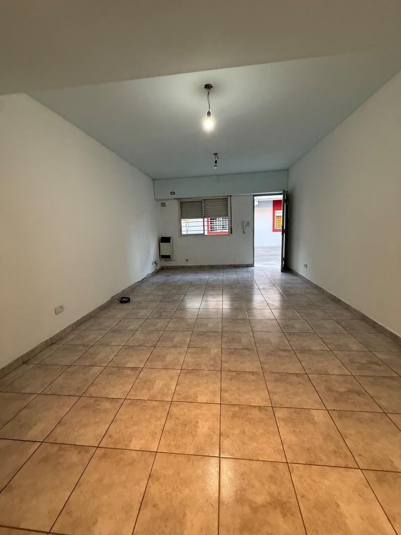 Foto de Departamento amplio 3 ambientes con jardín en Monte Grande, imagen 2