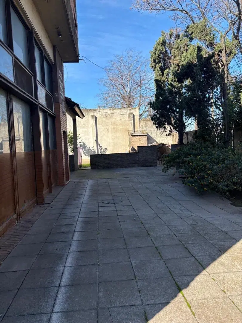 Fracción comercial en venta en Av Monteverde Burzaco 5