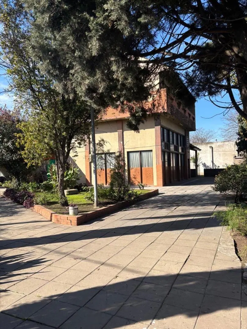 Fracción comercial en venta en Av Monteverde Burzaco 2