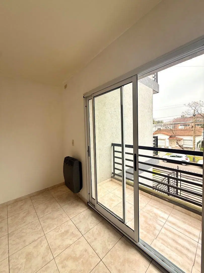 Departamento con cochera dos ambientes en alquiler 8