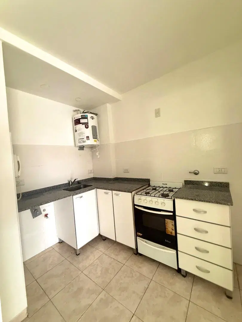 Departamento en alquiler dos ambientes con cochera 3