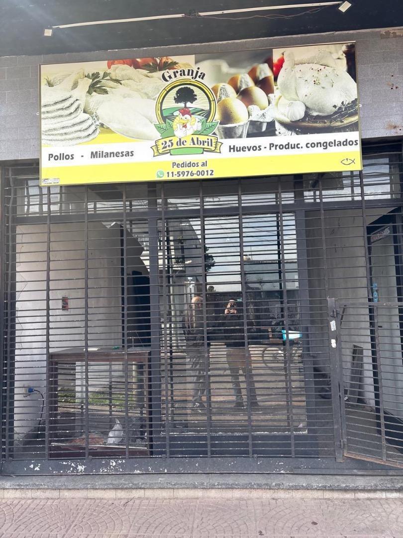 Foto de Local comercial en alquiler excelente zona en Luis Guillon, imagen 2