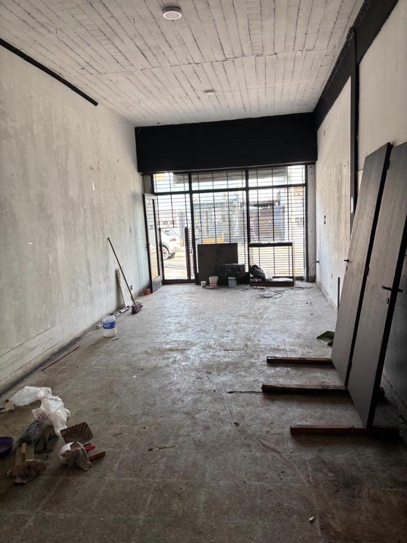 Foto de Locales comerciales en alquiler en Luis Guillon, imagen 4