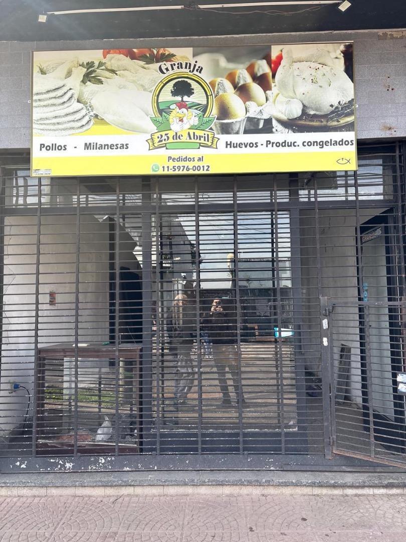 Foto de Locales comerciales venta en excelente zona de Luis Guillon, imagen 2