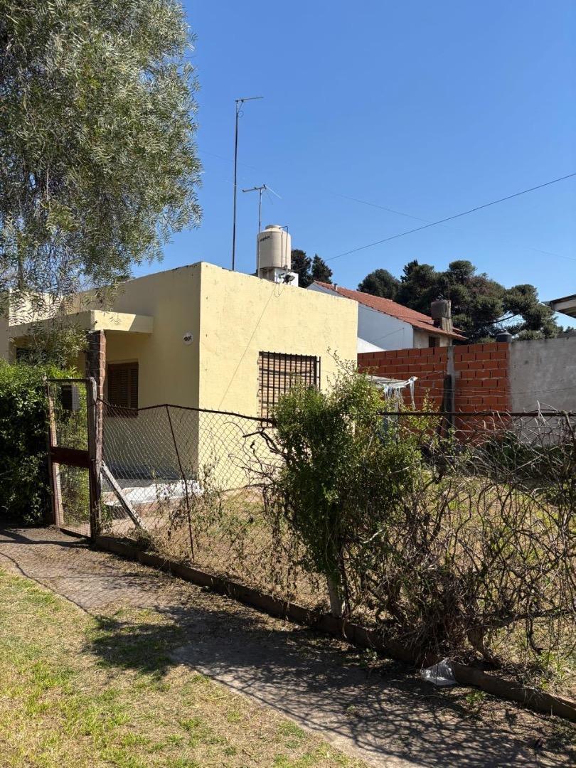 Foto de Casa a refaccionar en venta en Luis Guillon, imagen 1