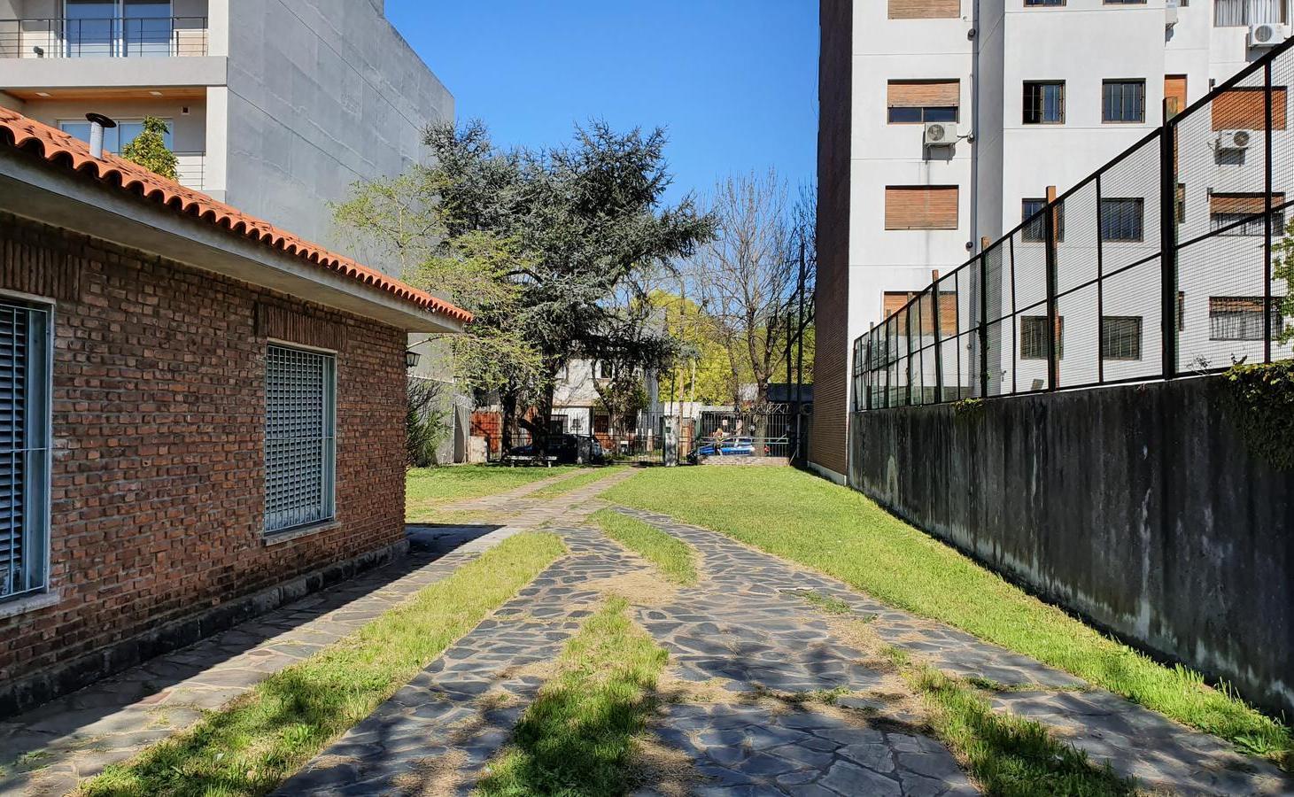 Foto de IMPERDIBLE CASA CON GRAN TERRENO !!!, imagen 1