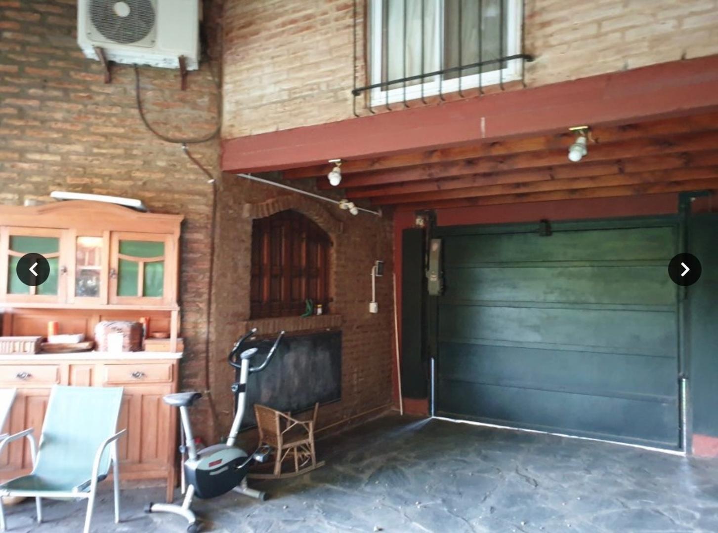 Foto de Casa en venta en Monte Grande con jardín y pileta, imagen 1
