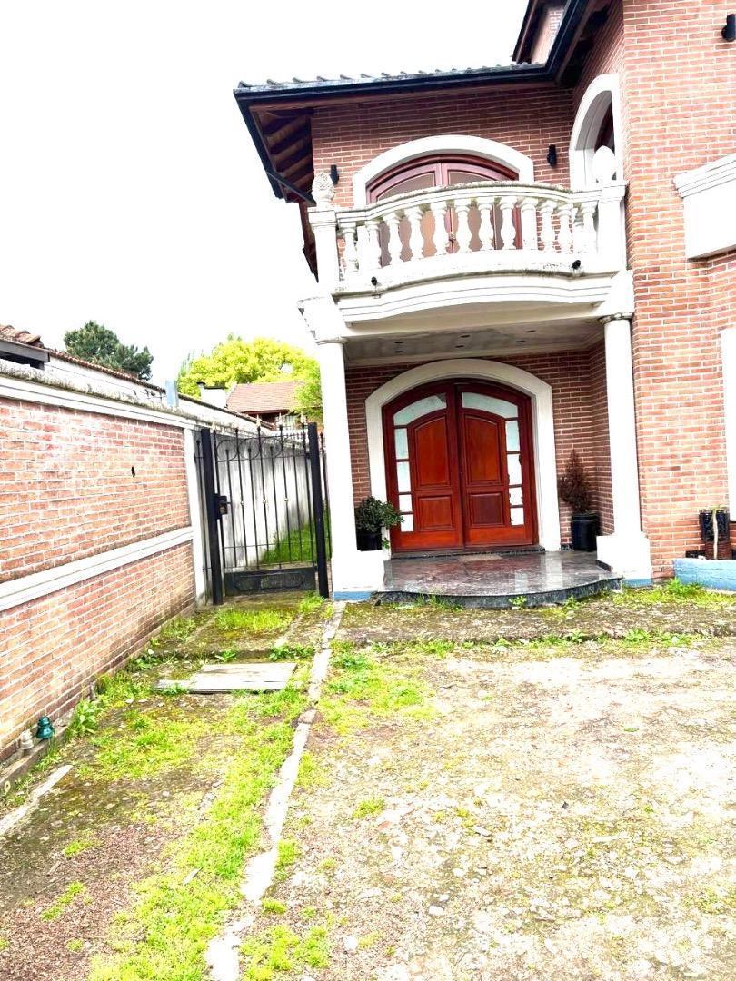 Foto de Casa de categoría en venta - José mármol, imagen 2
