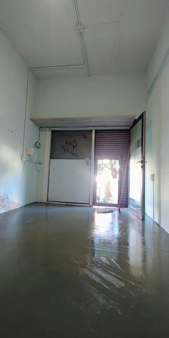 ALQUILER LOCAL COMERCIAL EN ANTESQUINA 1