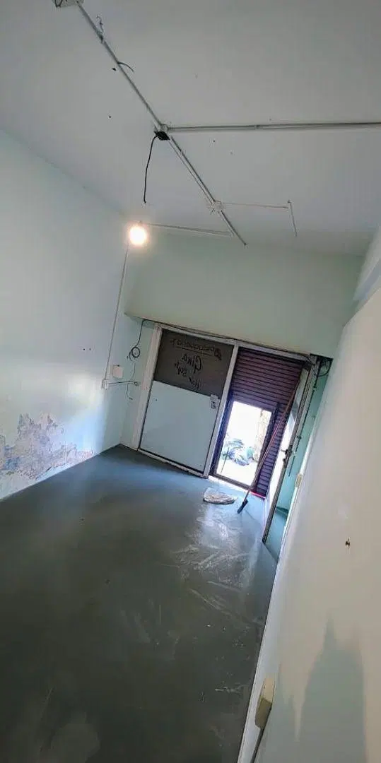 ALQUILER LOCAL COMERCIAL EN ANTESQUINA 4