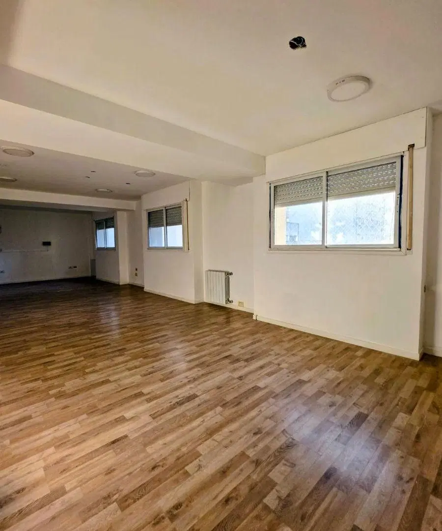 Oficina comercial de 90 m² en alquiler en Zona Alderey 4