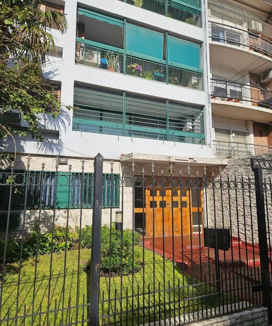 Departamento 3 ambientes c/balcon corrido c/dependencia doble circulacion Excelente! 3