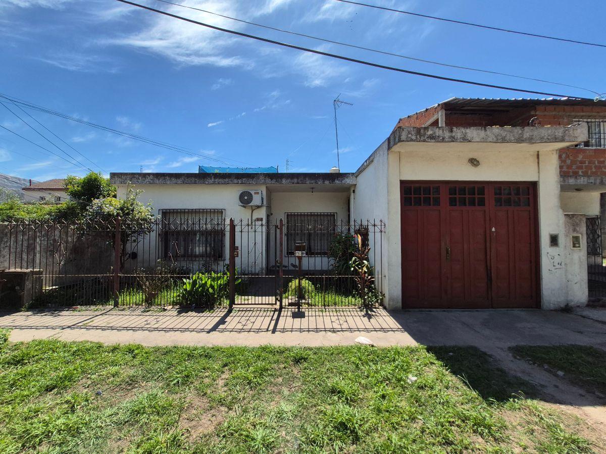 VENTA CASA 5 AMB Y DEPTO 3 AMB MERLO SUR