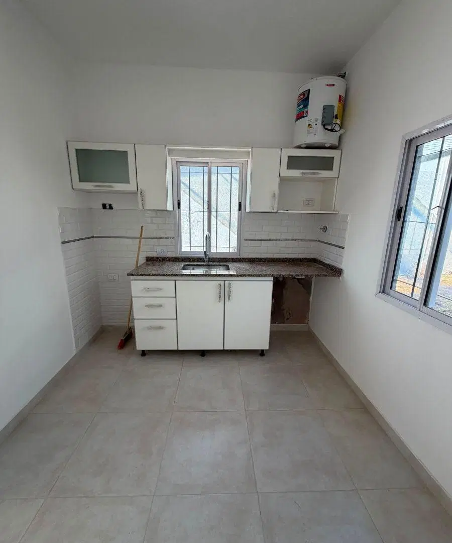 ALQUILO CASA C/ COCHERA 3 AMB MERLO NORTE 2