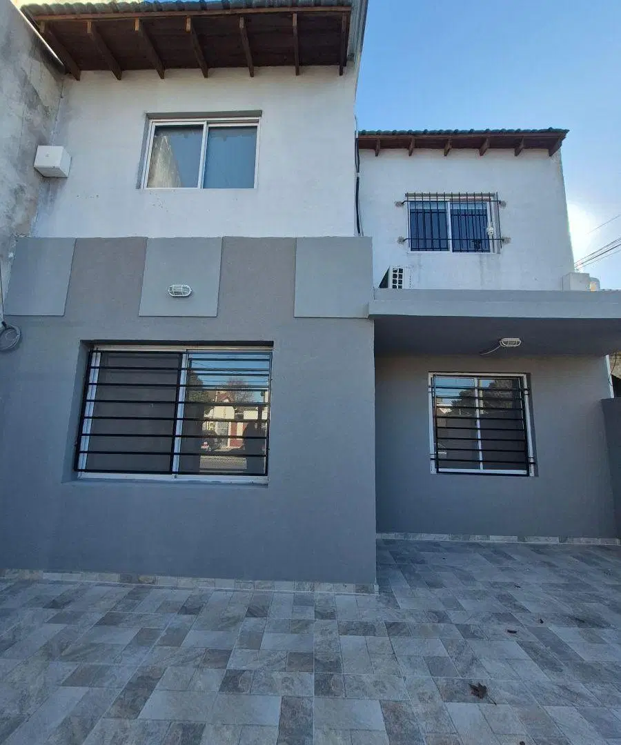 ALQUILO CASA EN PH 3 AMB C/ COCHERA MERLO SUR 1
