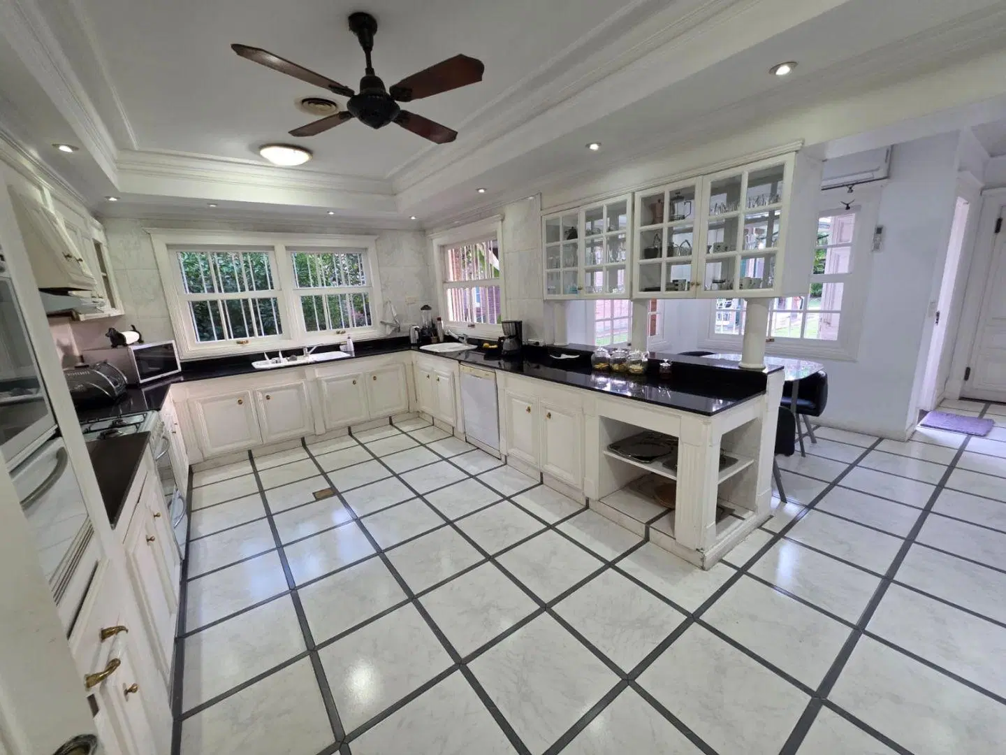 ESPECTACULAR CASA EN VENTA EN YERBA BUENA 3
