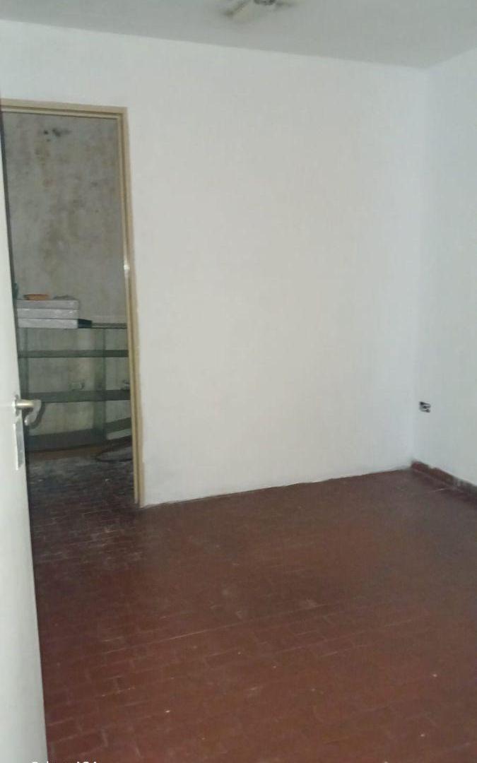 Foto de VENTA EN BLOCK DE 3 LOCALES/OFICINAS CON ESCRITURA EN GÜEMES, imagen 5