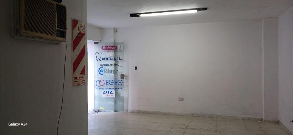 Foto de VENTA EN BLOCK DE 3 LOCALES/OFICINAS CON ESCRITURA EN GÜEMES, imagen 2