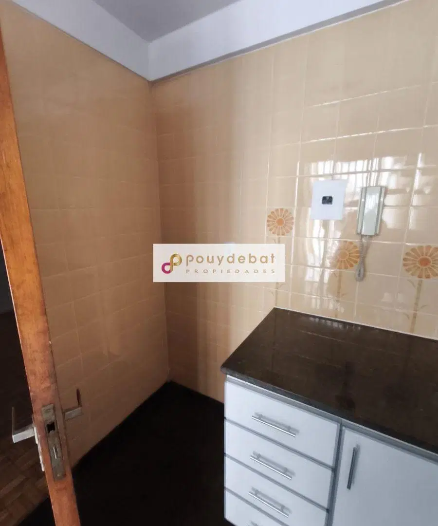 3 AMBIENTES EN ALQUILER PISO 12 LUMINOSO SILENCIOSO IMPECABLE SOBRE AV SAN JUAN 8