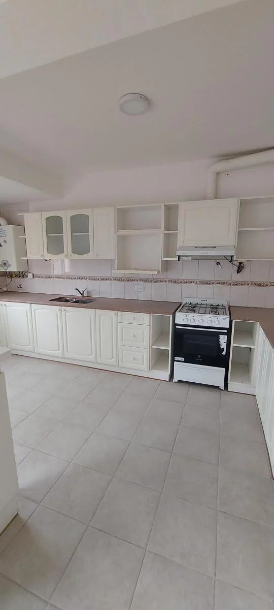 Venta Departamento 3 Dorm. con Cochera 4