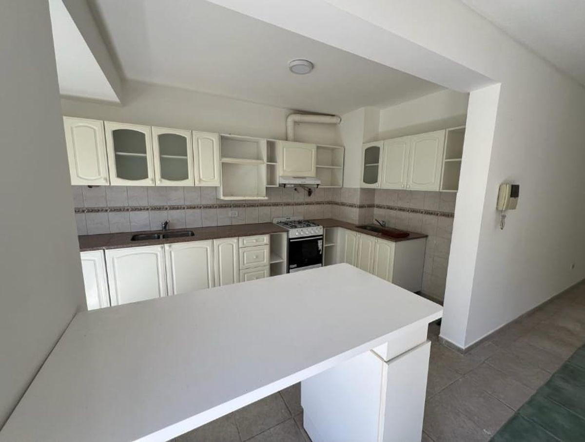 Foto de Departamento de 95 m² con 3 dormitorios en alquiler en Centro Este, imagen 3
