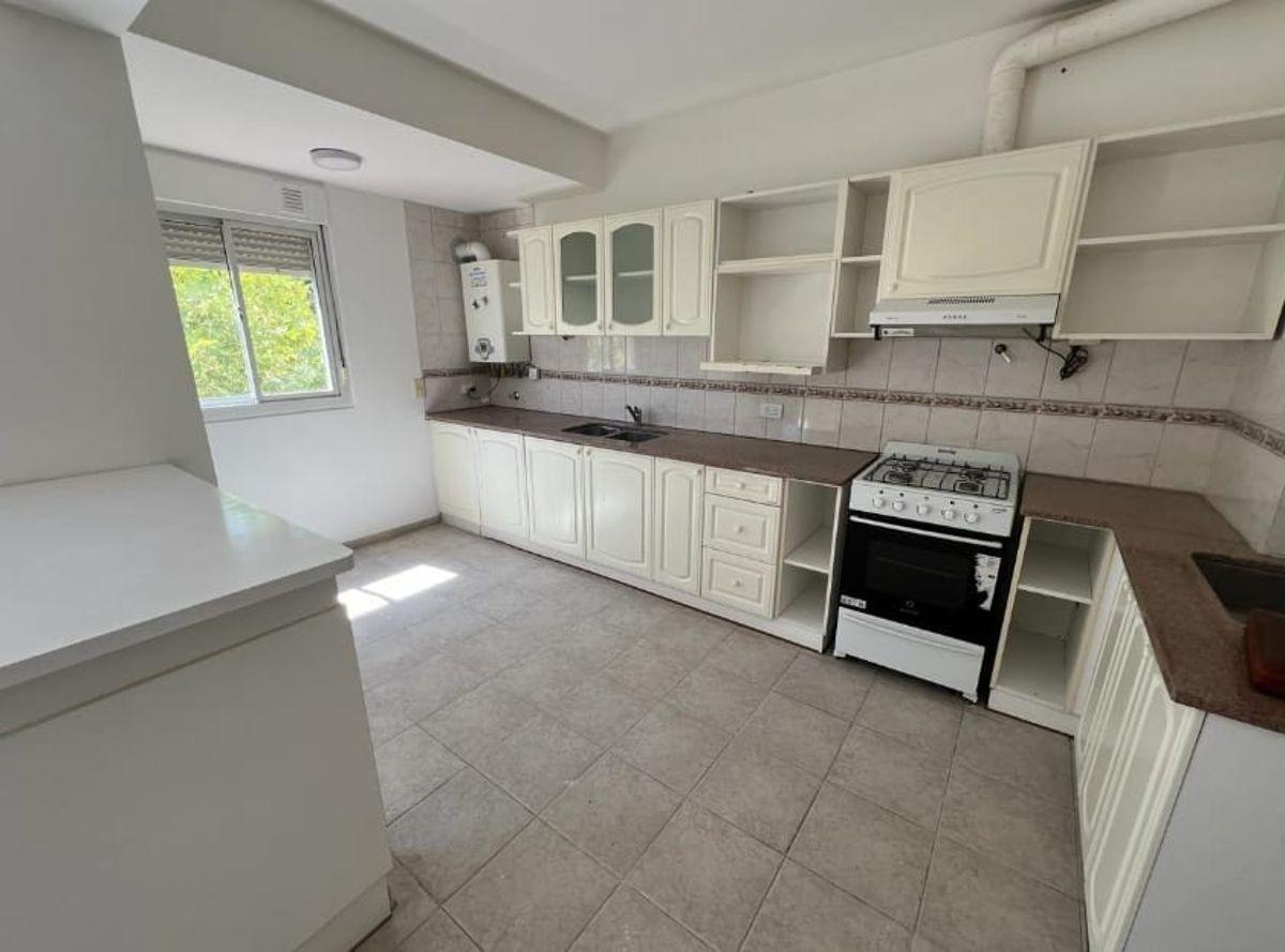 Foto de Departamento de 95 m² con 3 dormitorios en alquiler en Centro Este, imagen 1
